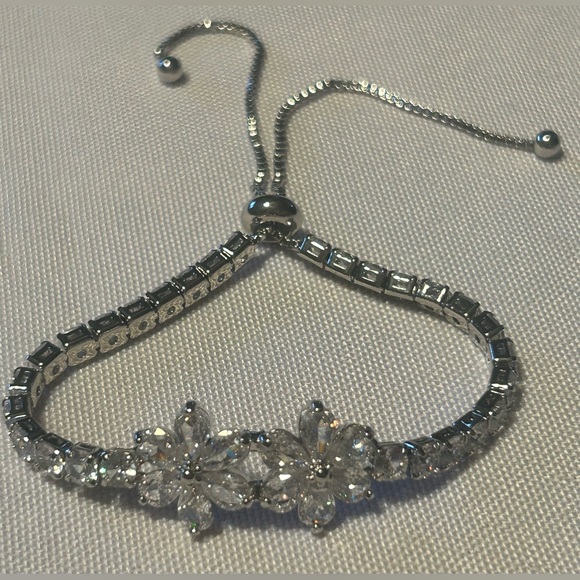 Unbranded Jewelry - Silver Floral Crystal Slider Bracelet - Sparkling Clear Stones